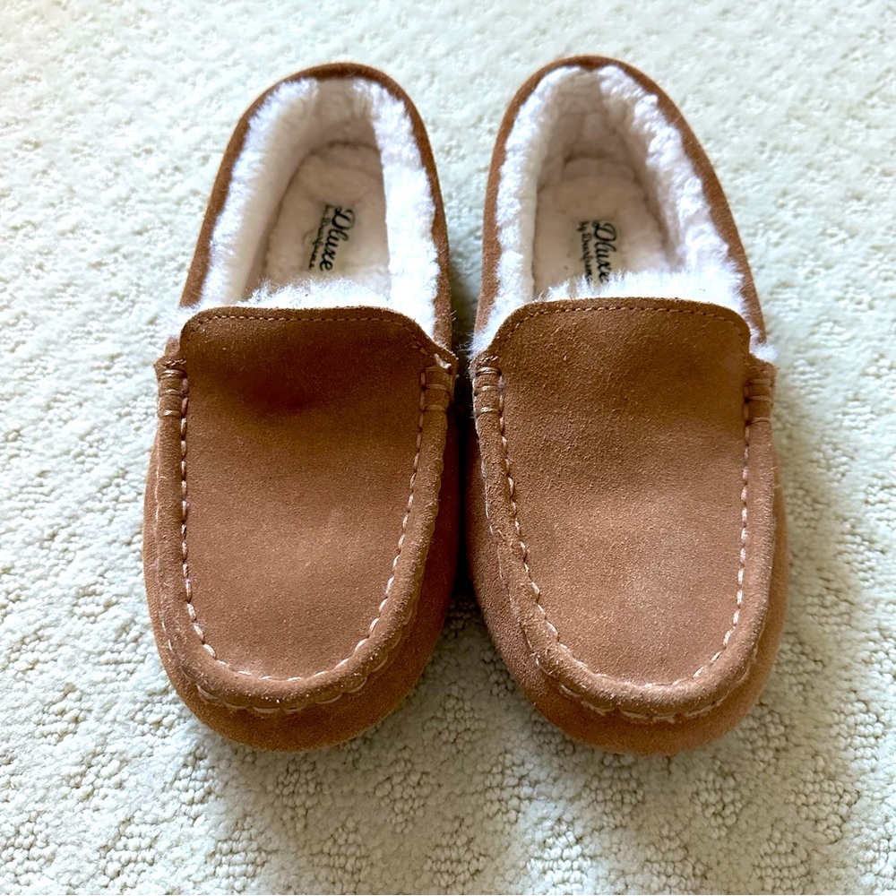Dearfoams Deluxe Moccasin Slippers Tan with Shearling Lamb lining